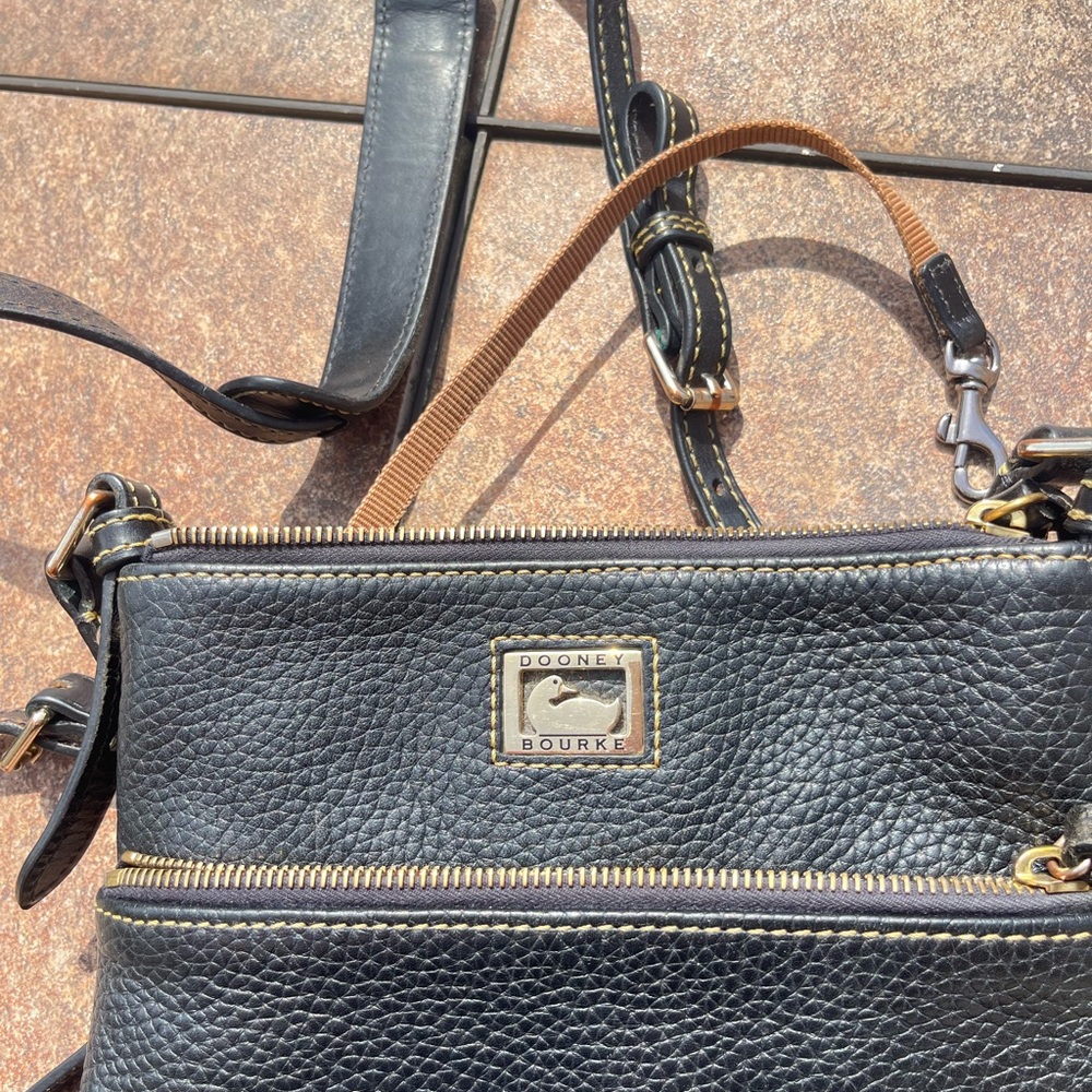 Dooney & Bourke Black GENUINE Leather Dillen Letter Carrier Purse - Picture 7 of 12
